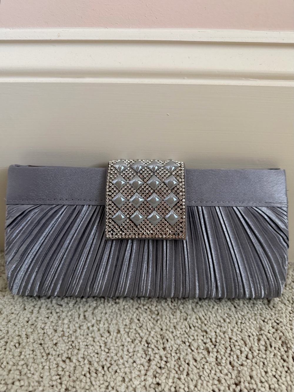 Elegant Silver Pleated Evening Clutch with Crystal Accent